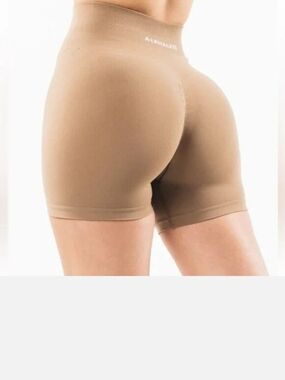 Alphalete Seamless Sculpt Scrunch 🍑 Short in Chai